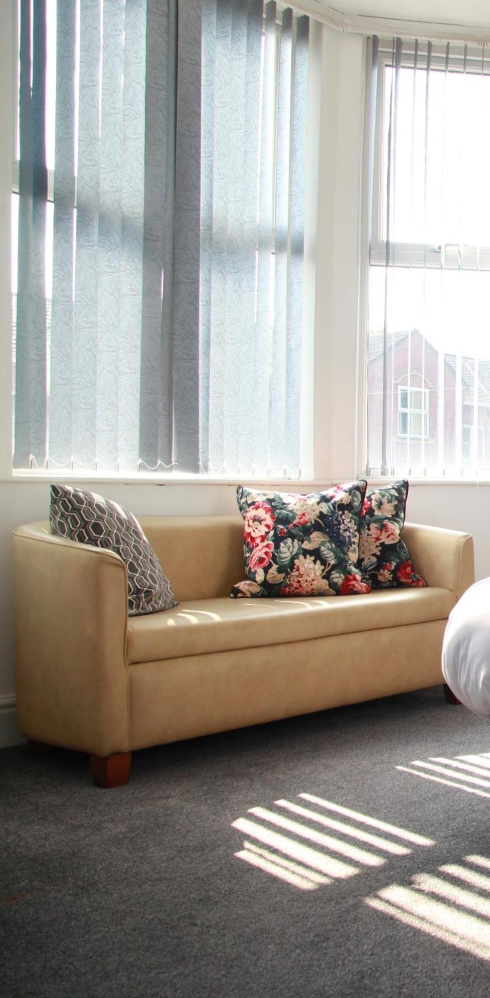 Motorpoint Arena House - Sleeps 10 Holiday home *