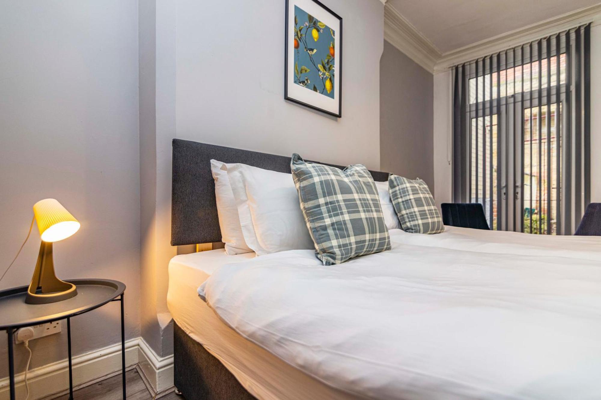 Motorpoint Arena House - Sleeps 10 Holiday home *